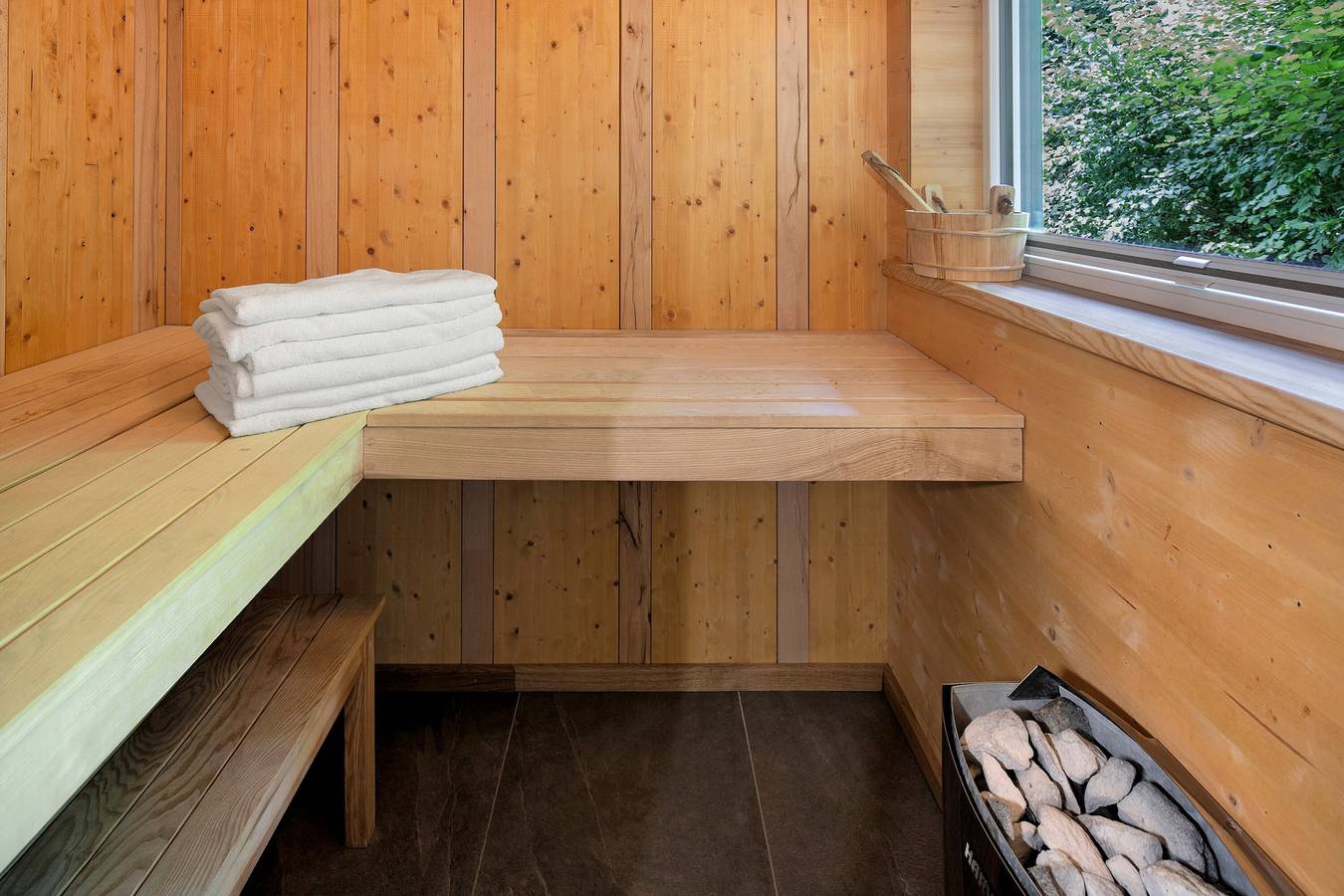 Ganze Wohnung, "Ferienhaus Das Große Paradies“ mit Sauna, Garten, Hottube und Wlan in absoluter Traumlage in Hessisches Bergland