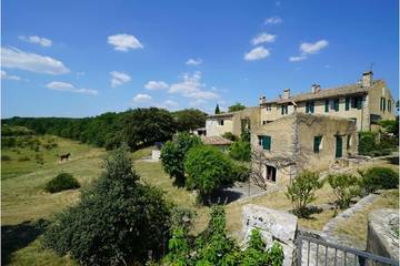 Gîte pour 6 personnes, avec jacuzzi ainsi que jardin et piscine à Varages