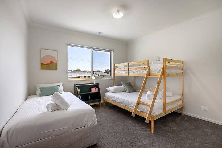 Holiday home for 17 people, with garden and terrace in Melbourne