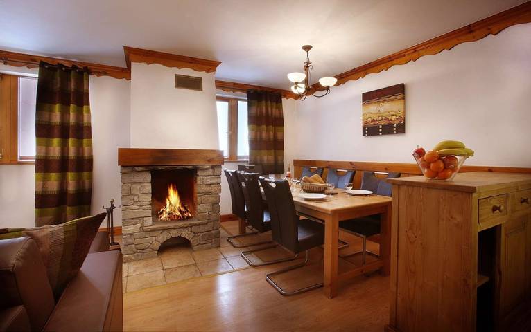 Gîte pour 8 personnes, avec Balcon ainsi que Piscine et Sauna à Oz