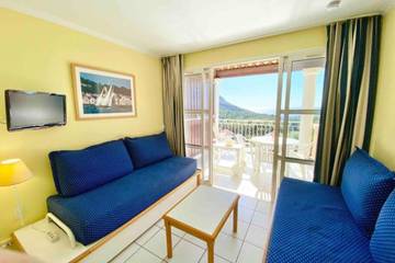 Location De Vacances pour 4 Personnes dans Cap Estérel, Saint-Raphaël, Photo 2