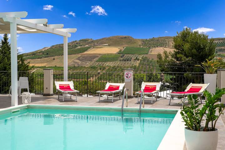 Tramuntana Room with Shared Pool, Terrace, and Wi-Fi in Mazzarino, Caltanissetta Province