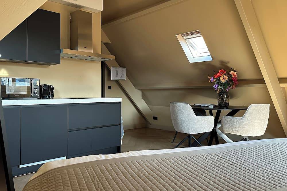 Ganze Wohnung, Dieses Apartment befindet sich in einer der besten Lagen von Breda, in der Nähe des Stadtzentrums von Breda, des Chassé Theaters, der Avans University of Applied Sciences und des Bahnhofs Breda—ideal sowohl für Freizeit- als auch für Geschäftsaufenth in Breda, Nordbrabant