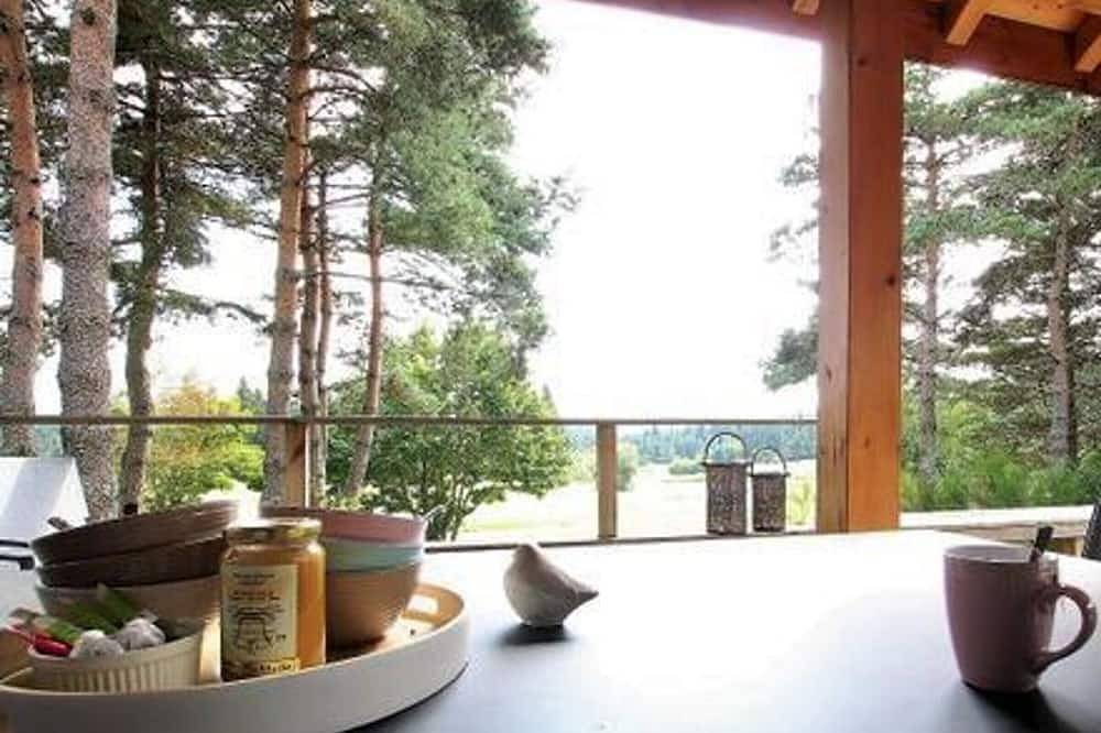 Luxury Lodge with Private Spa, Golf Access, and Kids' Adventure Area in Le Chambon-sur-Lignon, Massif Central