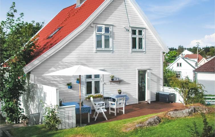 Ferienhaus für 9 Personen mit Sauna in Karmøy