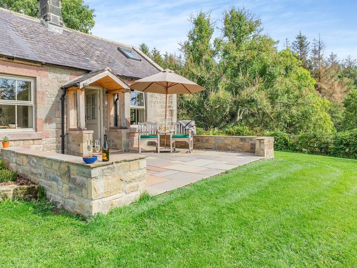 Glamping for 2 people, with garden in North East England