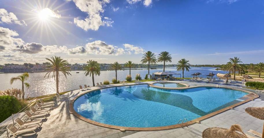 Apartahotel para 3 personas, con Balcón y Terraza además de Jardín y Piscina en Alcúdia