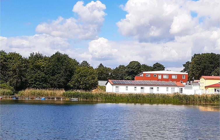 Ferienhaus für 4 Personen, mit Terrasse und Garten sowie Seeblick in Gützkow