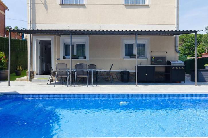 Chalet para 4 personas, con piscina además de jardín y jacuzzi en Provincia de Gerona - 3