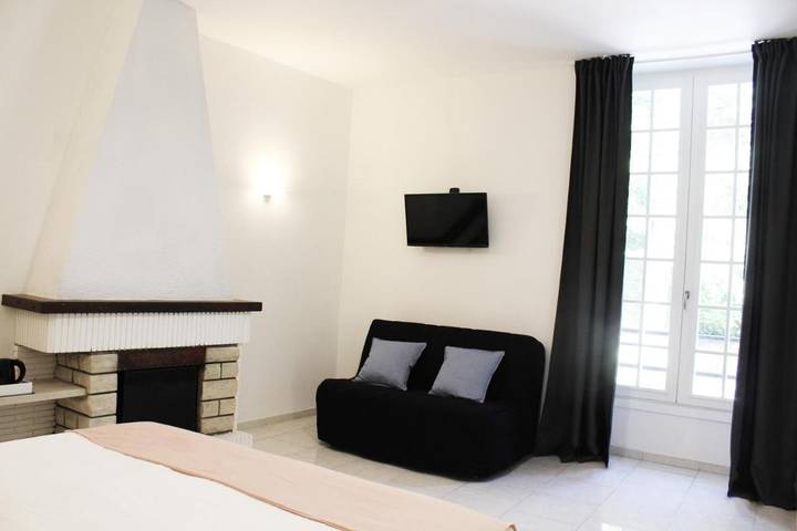 Location de vacances pour 2 personnes, avec balcon ainsi que piscine et jardin à La Colle-sur-Loup - 4