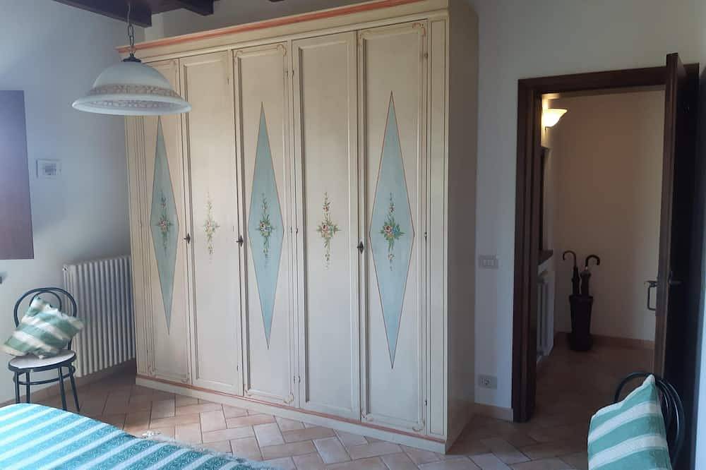 Apartamento encantador y confortable, en una villa con un gran parque privado. in Bracciano, Lago de Bracciano