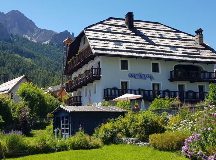 Cottage pour 3 personnes, avec piscine ainsi que sauna et jardin, animaux acceptés à Arvieux