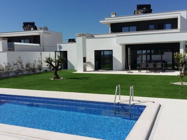 Ferienhaus für 6 Personen, mit Balkon und Terrasse sowie Garten und Pool