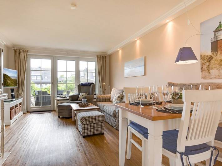 Ganze Ferienwohnung, Landhaus Westerhörn, Sölring Tir, App. 1 - Beste Lage zwischen Meer und Dorfteich. Sehr schöne Ausstattung. in Nordfriesische Inseln (Schleswig-Holstein) (Schleswig-Holstein), Wenningstedt