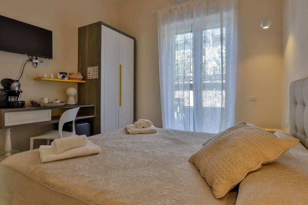 Bed & Breakfast a Salerno Id 550 in Salerno, Tyrrhenian Coast Campania