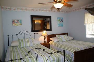 Log Cabin for 4 People in Texas Hill Country, Texas, Photo 3