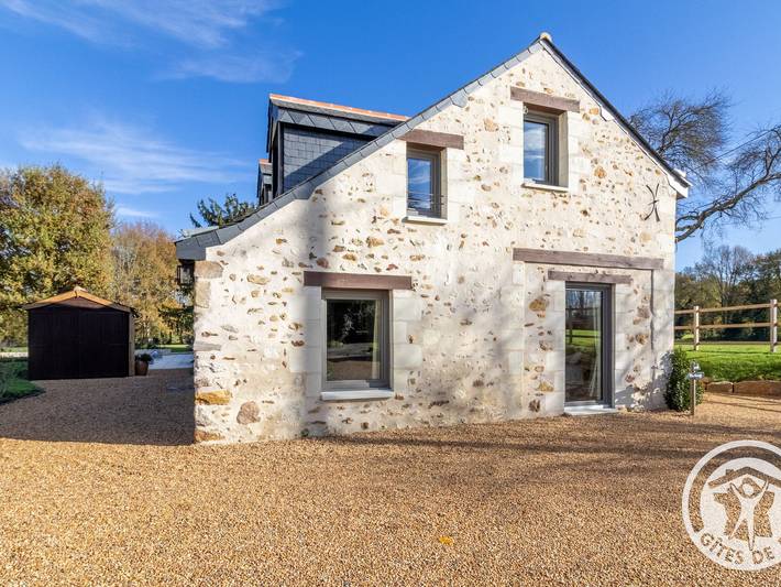 Gîte pour 4 personnes, avec Terrasse ainsi que Jardin et Piscine