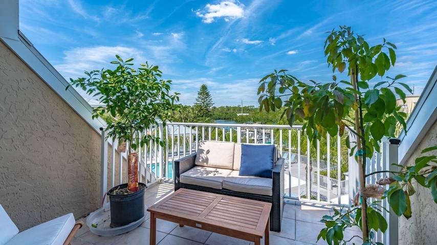 Villa for 6 people, with balcony/terrace and pool - 1