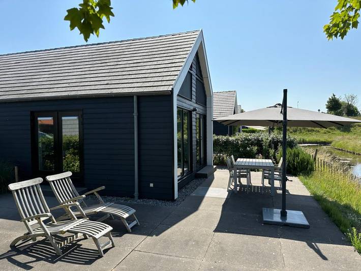 Chalet voor 4 personen, met terras en tuin in Zeeland