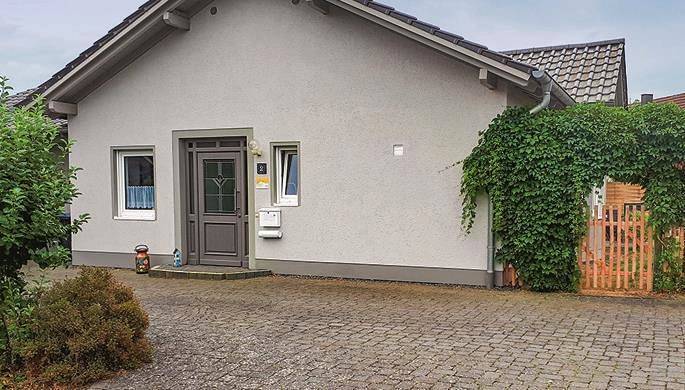 Ferienhaus für 6 Personen, mit Terrasse und Garten in Üxheim