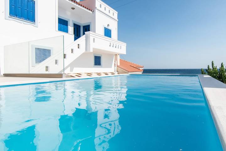 Villa for 5 people, with terrace and ocean view in Samos