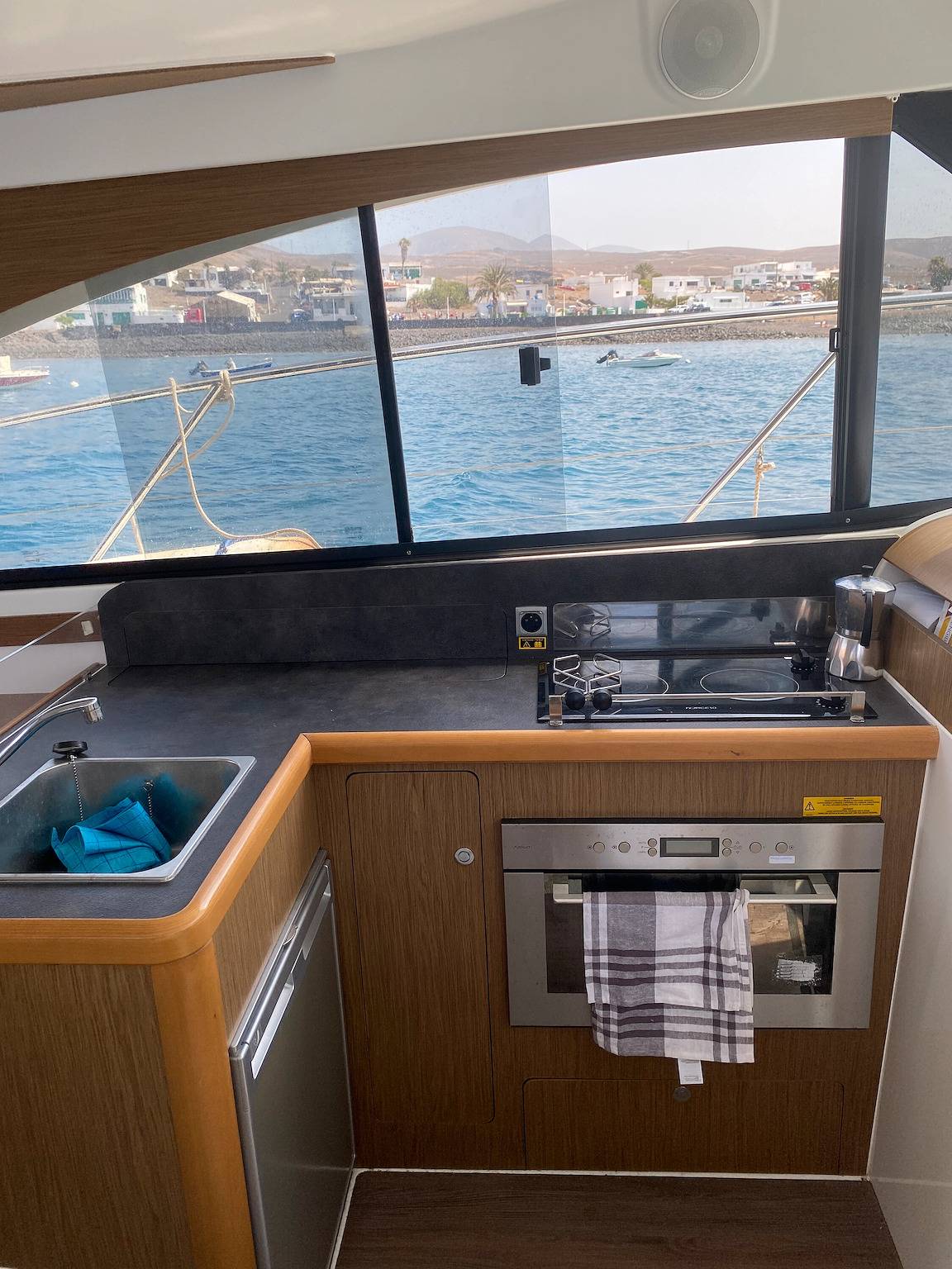Yacht de charme avec vue sur la mer, Wi-Fi et climatisation in Puerto Calero, Lanzarote
