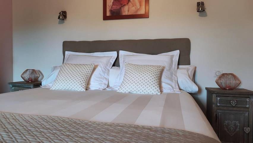 Location de vacances pour 2 personnes, avec terrasse ainsi que jardin et piscine à Champagné-les-Marais - 3
