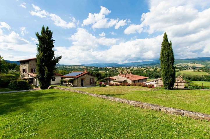 Agriturismo per 2 persone, con Terrazza e Giardino nonché Piscina a Poppi