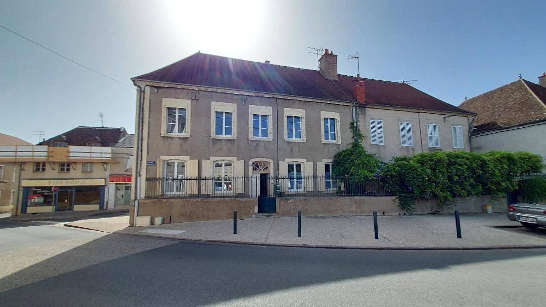 Appartement entier, Studio in Châteaumeillant, Saint-Amand-Montrond
