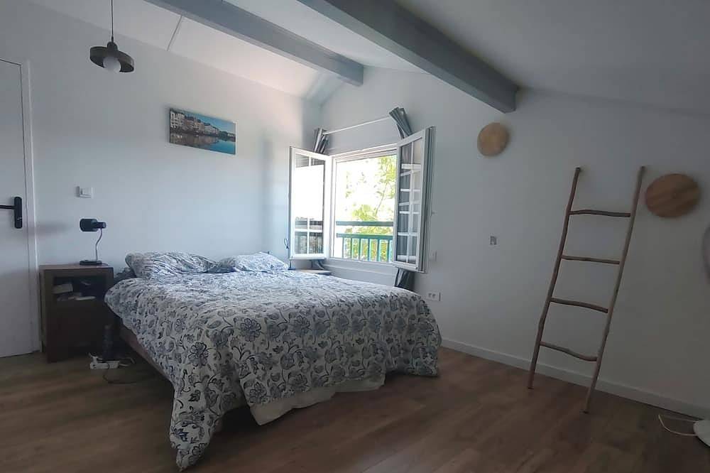 Basque villa in the countryside. Patio with a beautiful view + above-ground pool in Ustaritz, Region de Bayona