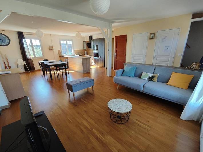 Location de vacances pour 7 personnes, avec jardin ainsi que terrasse et vue dans Monthyon