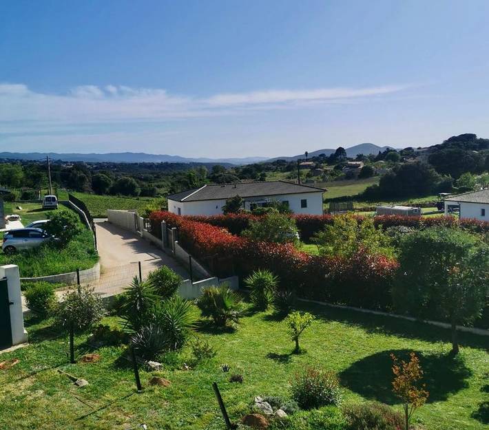 Location de vacances pour 4 personnes, avec vue et jardin à Peri - 2