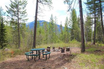 Log Cabin for 8 Guests in West Glacier, Glacier National Park, Picture 3