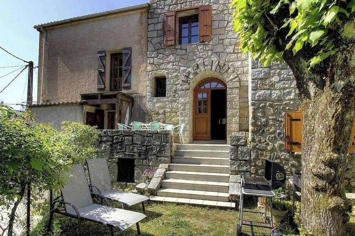 Location de vacances pour 4 personnes, avec jardin à Levie