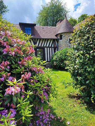 Location de vacances pour 5 personnes, avec vue et jardin à Quetteville