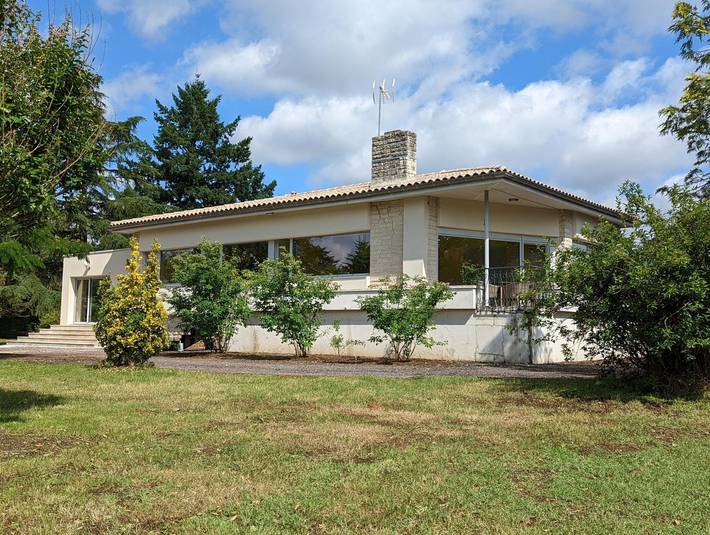 Gîte pour 6 personnes, avec Jacuzzi ainsi que Terrasse et Jardin à Les Pins