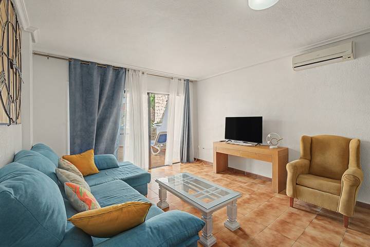 Geheel appartement, Vakantieappartement 'Albatros Park' met gedeeld zwembad, wifi en airconditioning in Las Adelfas, San Miguel de Abona