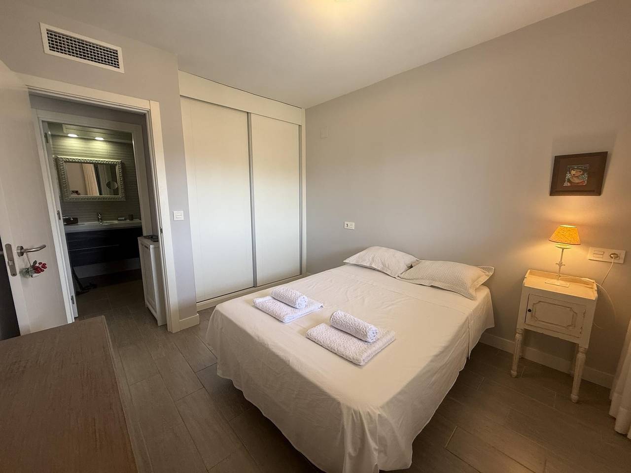 Stylish Apartment with Pool & Parking near San Juan Beach Pau 5, foto 13