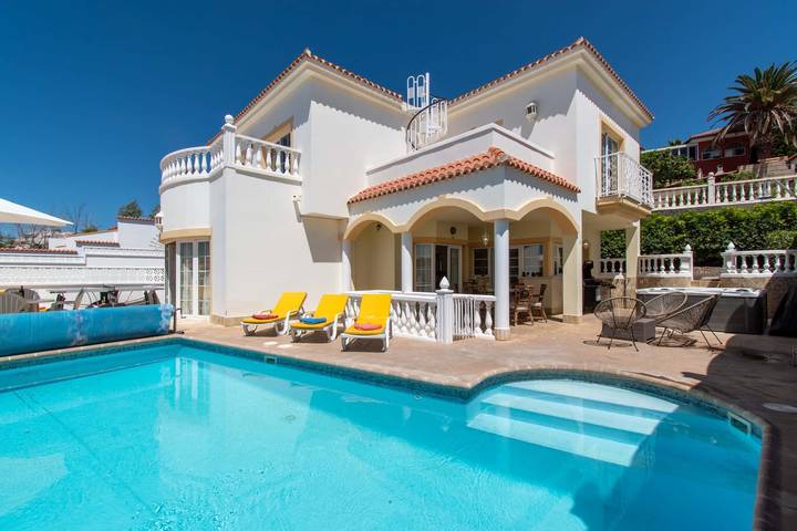 Ferienhaus für 6 Personen, mit Balkon und Whirlpool sowie Garten in Arona - 2