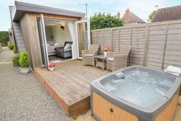 Glamping for 2 People in Bretforton, The Cotswolds, Photo 4