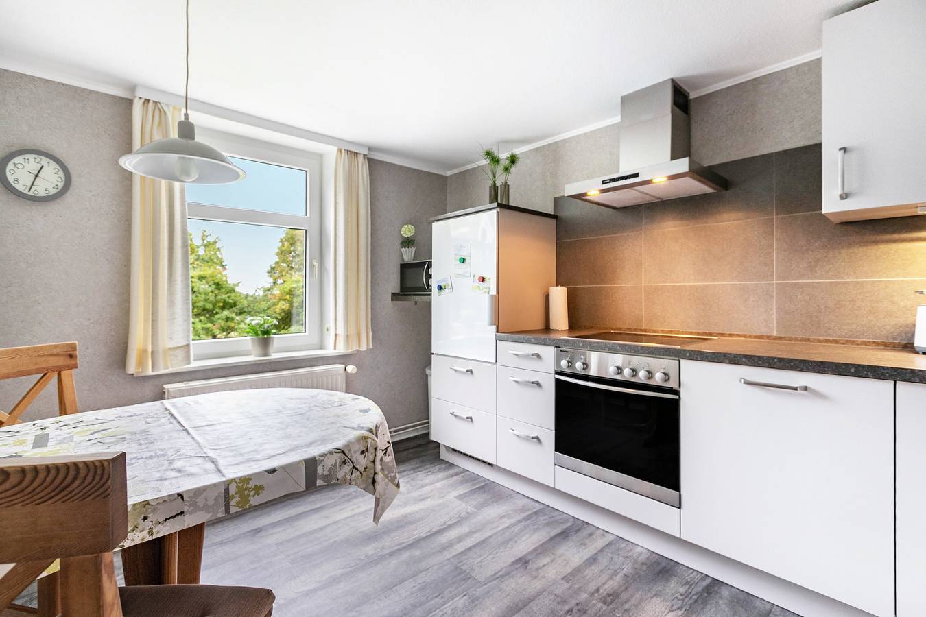 Ganze Wohnung, Ferienwohnung 'Morgensonne' mit Gemeinschaftsterrasse, Garten und Wi-Fi in Kronprinzenkoog, Nordseeküste