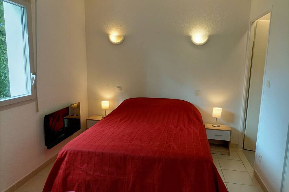 Entire apartment, Studio Dans Résidence Avec Piscine C56 in Salies-de-Béarn, Béarn