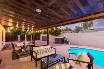 Vacation Home for 10 Guests in Tempe, Arizona, Picture 2