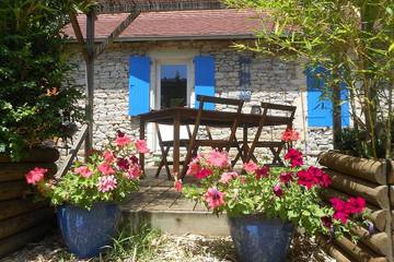 Gîte pour 4 personnes, avec jardin ainsi que terrasse et piscine à Martel