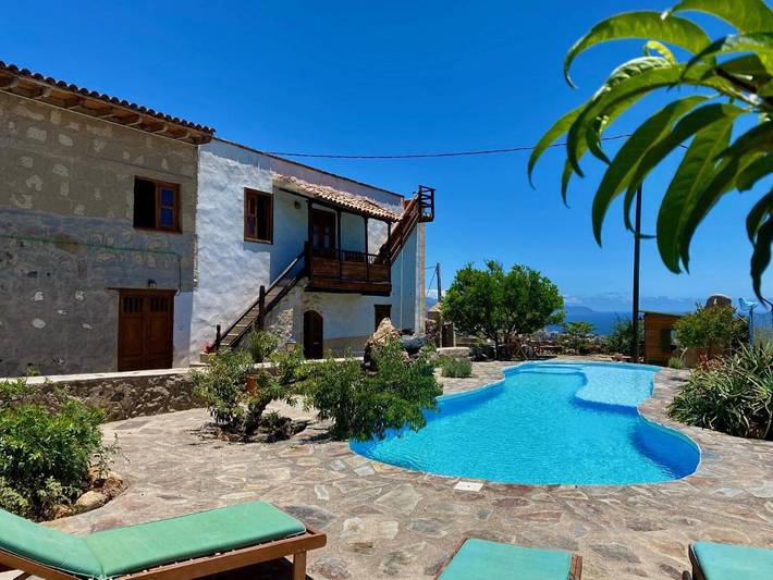 Maison d’hôte pour 2 personnes, avec Terrasse et Jardin ainsi que Piscine et Vue