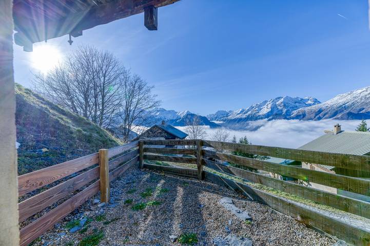 Entire apartment, Apartment 'Regain 3' with Mountain View, Private Terrace and Balcony in Villard-Reculas, Écrins National Park