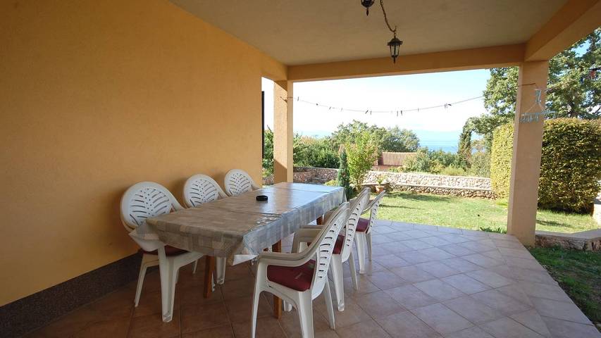 Apartament wakacyjny dla 6 osób, z balkon/ taras, zwierzęta dozwolone w Njivice