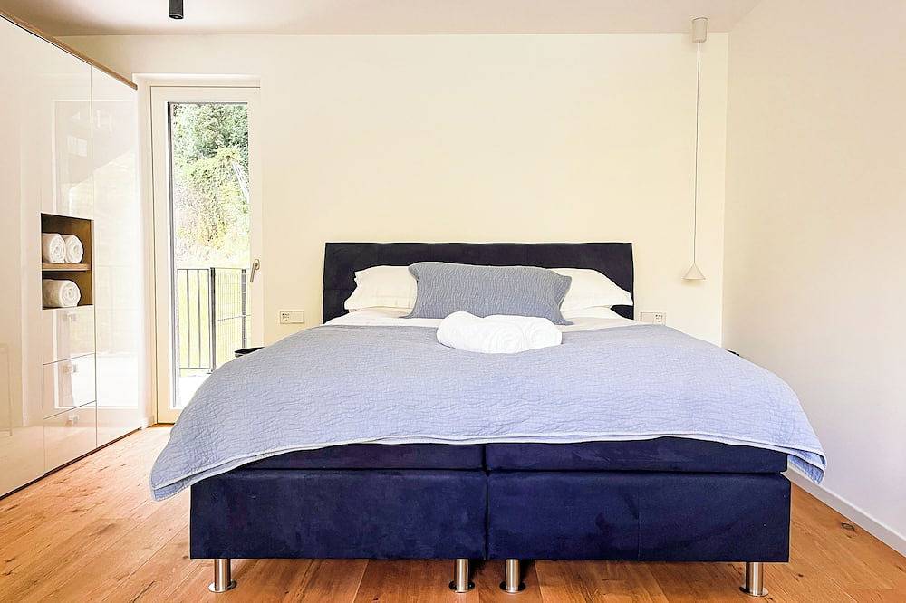 Appartamento intero, Modern, luxury, private entrance, garden, terrace, and stunning mountain views. in Millan, Bressanone