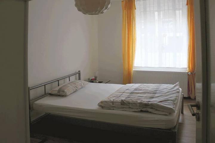 Ferienwohnung für 3 Personen, mit Terrasse und Garten in Duisburg - 2