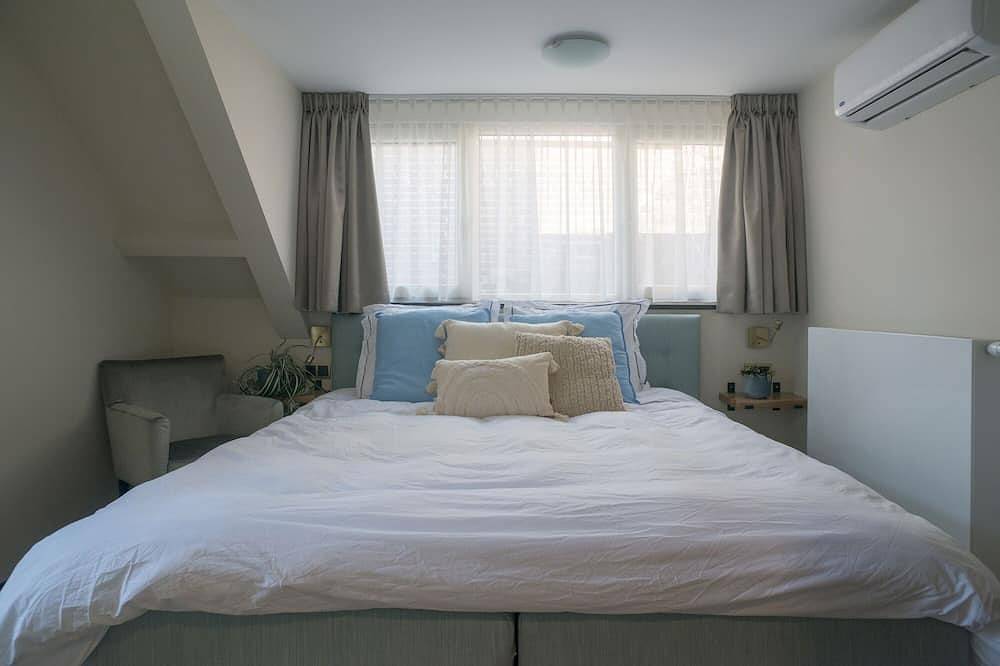Ganze Wohnung, Neu renoviertes Gebäude aus dem Jahr 1920 mit großem Hotelbett, Terrasse und Gemeinschaftsküche. in Tilburg, Nordbrabant